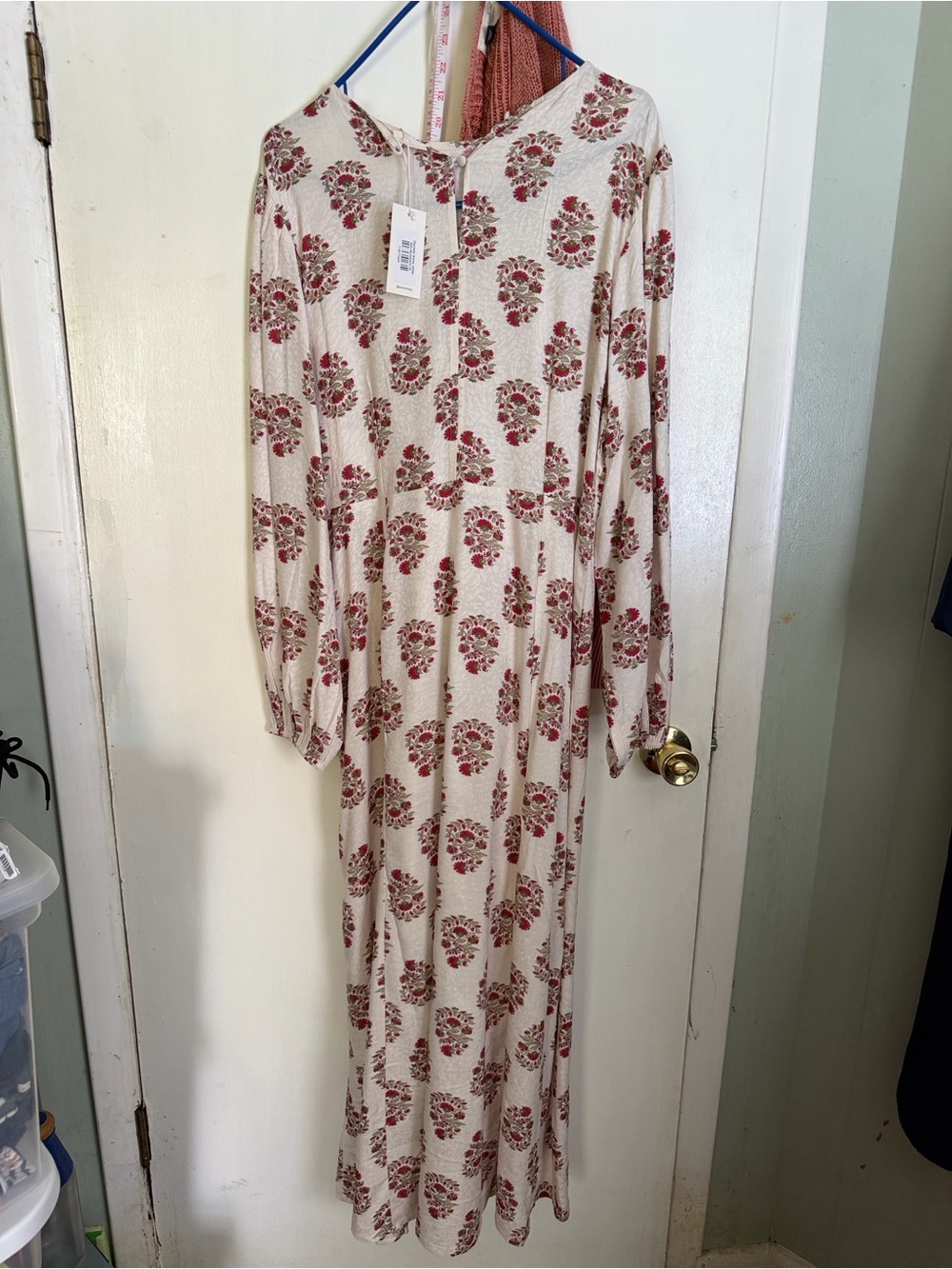 🌻🌻🌻“SONMER XL FIT LIKE LARGE”Long Sleeve Floral Maxi Dress in Cream and Red NWT